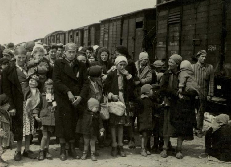 Prvi logori na Balkanu